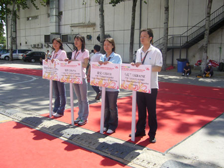 中国印刷协会喷墨分会与中国标识网所组成的海外客服中心员工