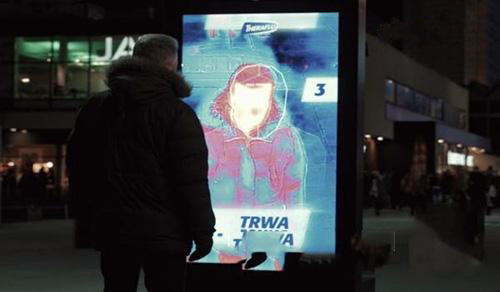波兰街头现户外智能体温数字标牌