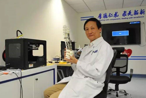 世界首个3D打印定制人工椎体植入术成功